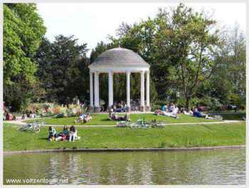 Variété d'activités: Familiale, promenade, barque, tennis, détente, Parc de l'Orangerie Strasbourg