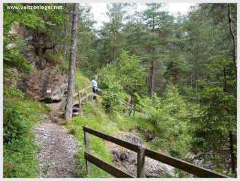 Gorges de montagne : chemin vers le Strassberg grandiose