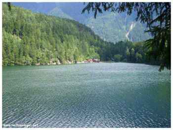 Lac de Piburg, Tyrol : Sérénité estivale à Oetz