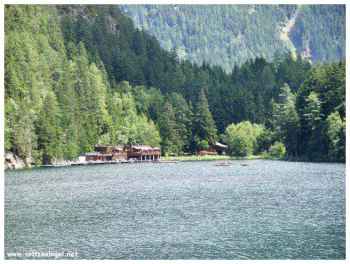 Oetz, Tyrol : Beauté alpine au Lac de Piburg