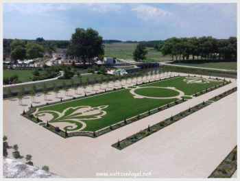 Élégance géométrique des jardins de Chambord