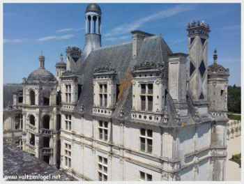 Château de Chambord, joyau architectural dans la forêt