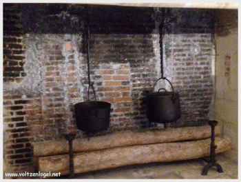 Ustensiles d'autrefois, témoins des fastes des repas à Chenonceau