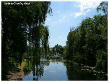 Jardin franco-allemand: 19 jardins à thèmes en France, passerelle Mimram reliant les rives