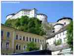 Vue panoramique de la forteresse de Kufstein surplombant la ville et la rivière Inn.