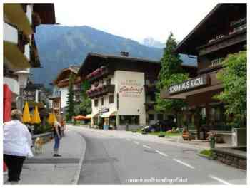 Randonneurs explorant les sentiers pittoresques de Mayrhofen