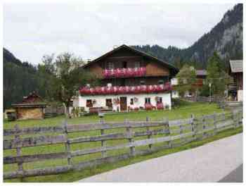 Maisons tyroliennes traditionnelles à Steinberg Am Rofan