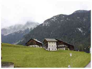 Architecture traditionnelle tyrolienne à Steinberg Am Rofan