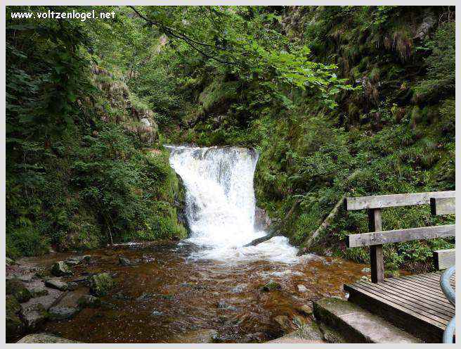 Cascade d'Allerheiligen: Beauté naturelle et histoire ancienne en harmonie.