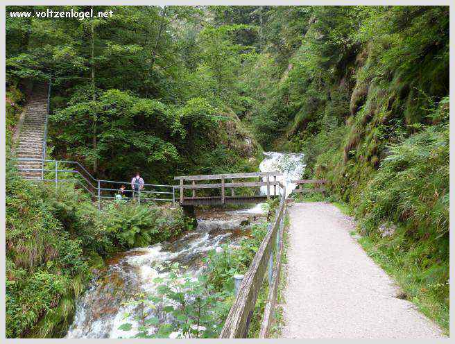 Cascade d'Allerheiligen: Beauté naturelle et histoire ancienne en harmonie.
