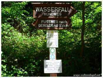 La Cascade Geroldsauer. La forêt noire une balade en Allemagne