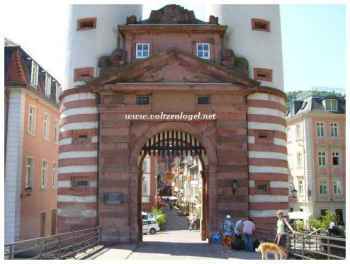 Pont Charles-Théodore à Heidelberg avec les statues de Karl-Theodor et Pallas Athéna