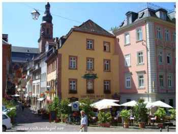 Heidelberg : symboles sur le pont Charles-Théodore au-dessus du Neckar