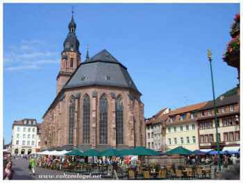 Place du Marché à Heidelberg avec ses bâtiments historiques et la fontaine d'Hercule