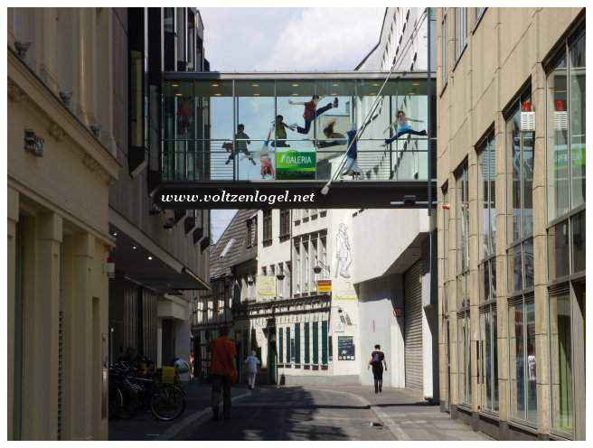 Zone piétonne animée, paradis du shopping à Bonn