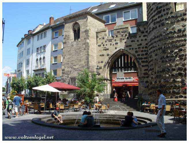 Place du marché animée, cœur vibrant de la vie sociale à Bonn