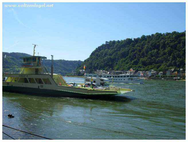Croisière pittoresque sur le Rhin, découvrez la beauté naturelle de la région.