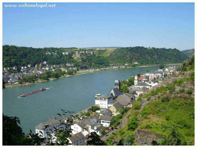 Château fort du Katz dominant la ville de Sankt-Goarshausen.