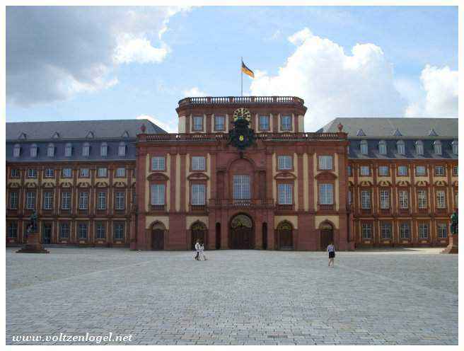 Paradenplatz animée avec boutiques et cafés branchés