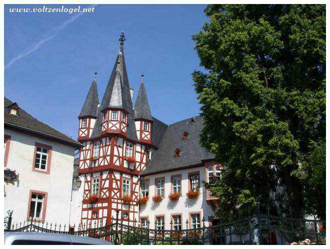 Château de Brömserburg, histoire médiévale, Rhin