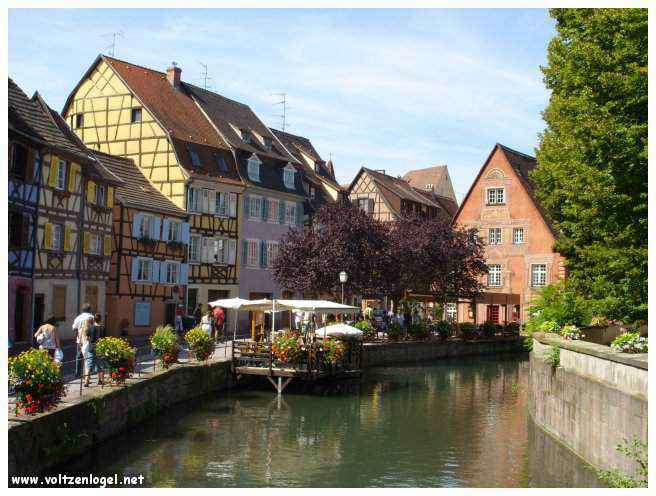Maisons à colombages le long des canaux de Colmar, Alsace.