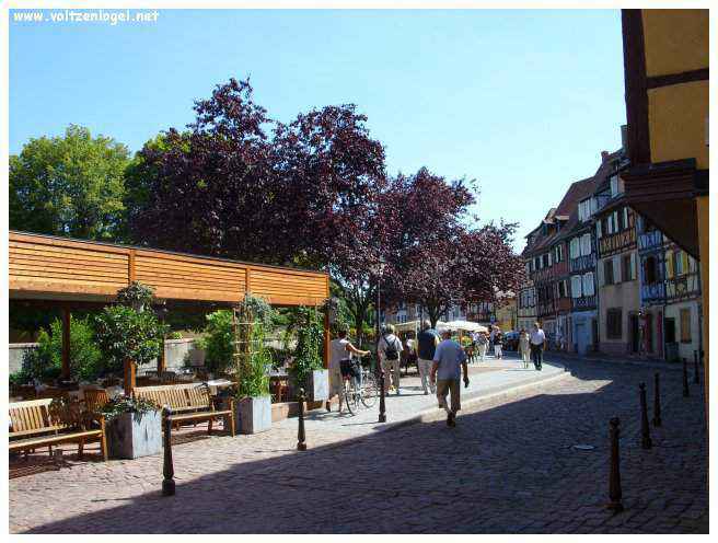 Ruelles et canaux de Colmar au coucher du soleil.