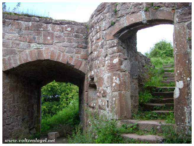 Château Fleckenstein, symbole médiéval, Vosges du Nord.