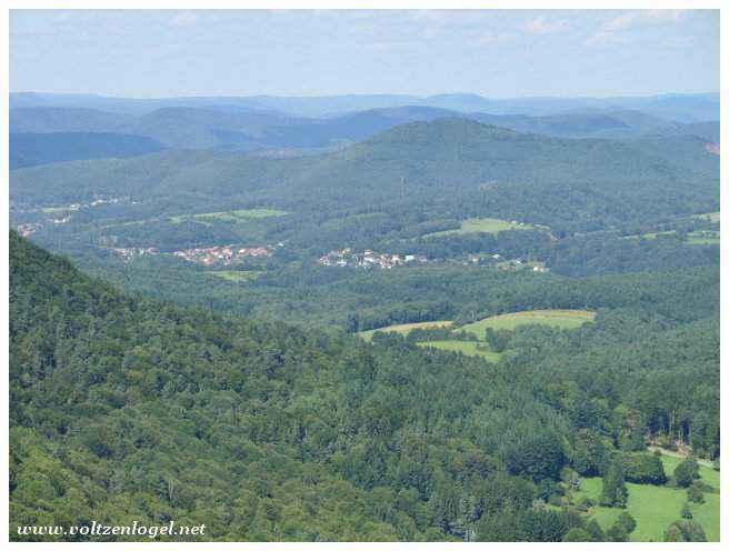 Vue imprenable sur le Château fort Fleckenstein en Alsace