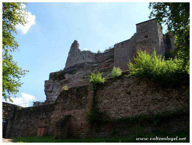 Vestiges imposants du château de Fleckenstein