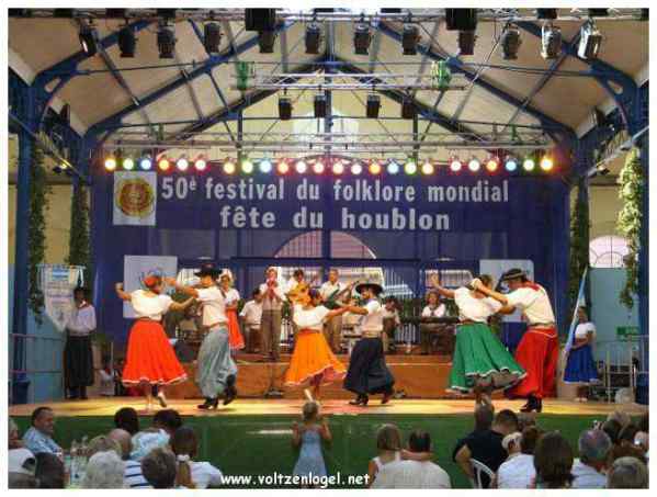Danseurs folkloriques au Festival du Houblon de Haguenau, Alsace