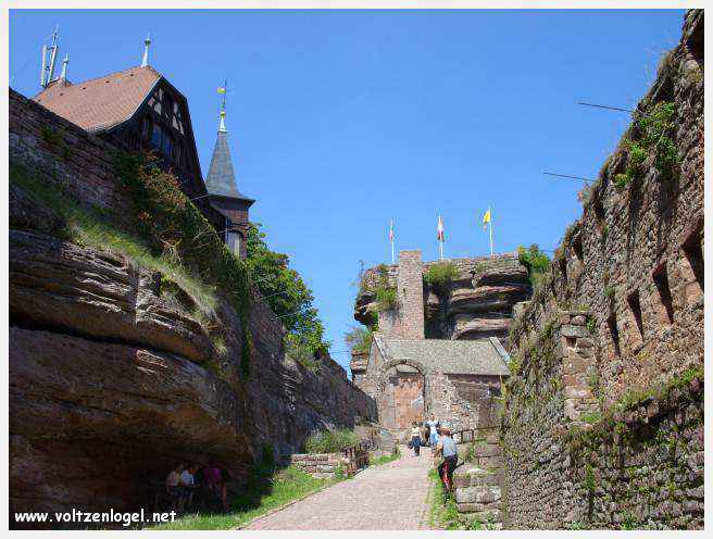 Remparts du château, témoins de l’histoire médiévale.