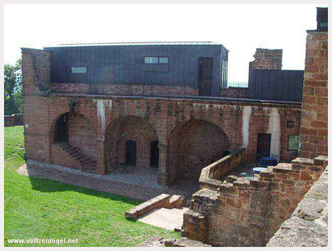 Détails architecturaux d’une forteresse médiévale.