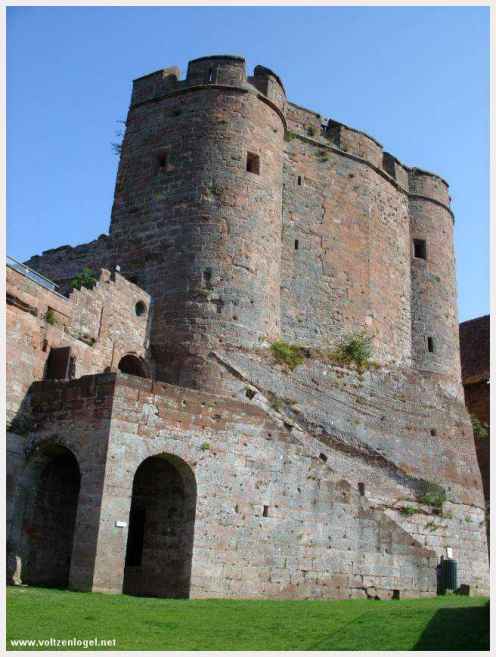 Ruines médiévales du Château de Lichtenberg.