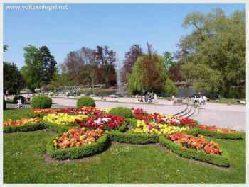 Le jardin de l'Orangerie à Strasbourg en Alsace. Jardin botanique, aire de jeux, petit zoo