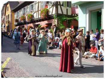 Vie médiévale en mouvement : Musiciens, bateleurs, cracheurs de feu
