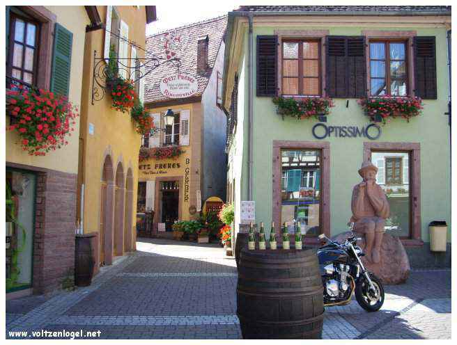 Château médiéval dominant les vignobles de Ribeauvillé en Alsace.