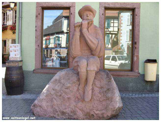 Château médiéval dominant les vignobles de Ribeauvillé en Alsace.