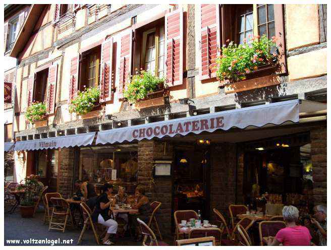 Château médiéval dominant les vignobles de Ribeauvillé en Alsace.