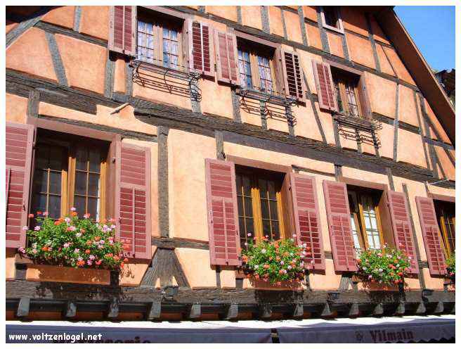 Château médiéval dominant les vignobles de Ribeauvillé en Alsace.
