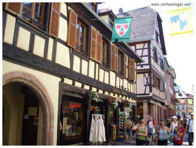 Château médiéval dominant les vignobles de Ribeauvillé en Alsace.