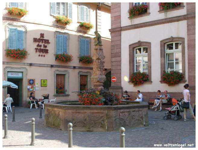 Château médiéval dominant les vignobles de Ribeauvillé en Alsace.