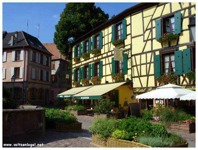 Château médiéval dominant les vignobles de Ribeauvillé en Alsace.