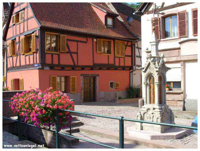 Château médiéval dominant les vignobles de Ribeauvillé en Alsace.
