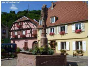 Ribeauvillé sur la route des vins en Alsace. Balade dans la cité médiévale