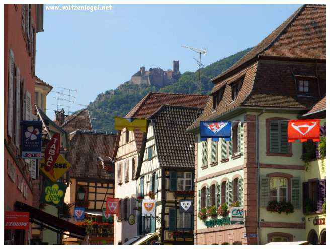 Château médiéval dominant les vignobles de Ribeauvillé en Alsace.
