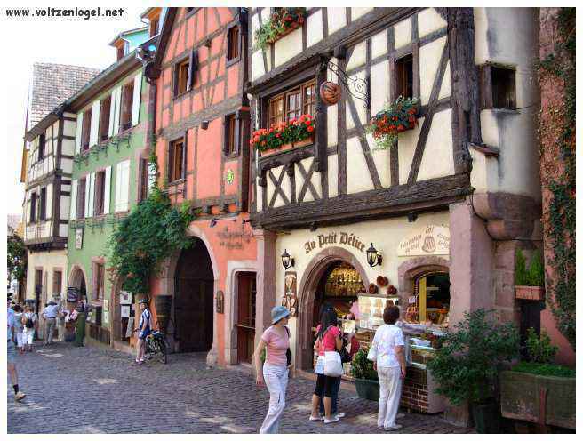 Riquewihr est un village typiquement alsacien très réputé et très populaire