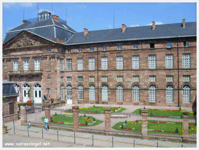 Château des Rohan dominant le canal de la Marne au Rhin à Saverne