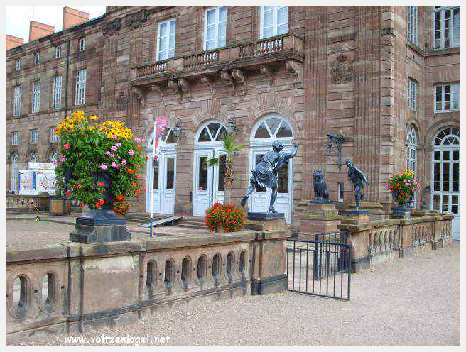 Château des Rohan dominant le canal de la Marne au Rhin à Saverne