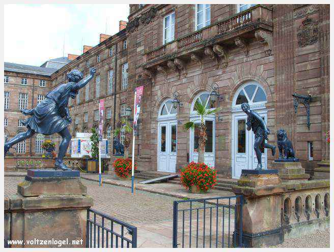 Château des Rohan dominant le canal de la Marne au Rhin à Saverne
