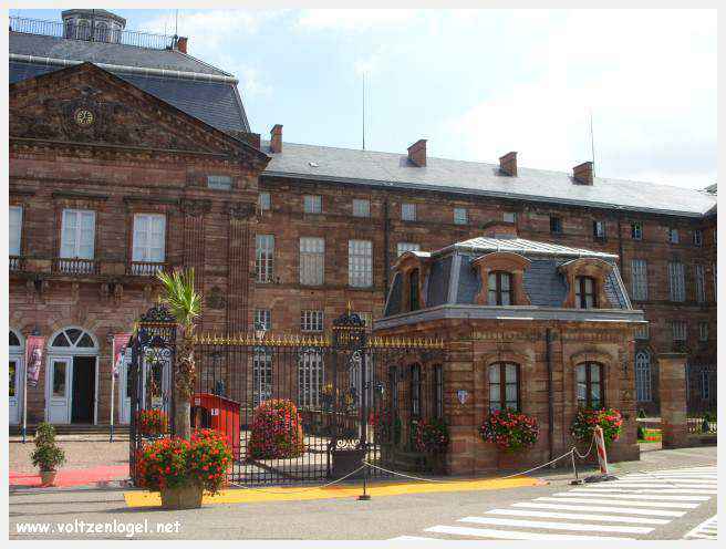 Château des Rohan dominant le canal de la Marne au Rhin à Saverne